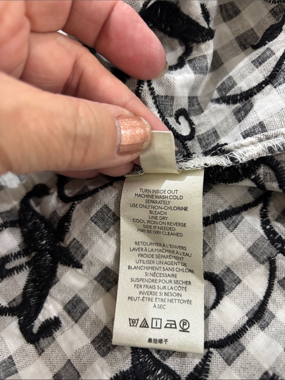 Pilcro Black & White Gingham Shirt with Black Floral Embroidery Size Medium - Picture 6 of 6